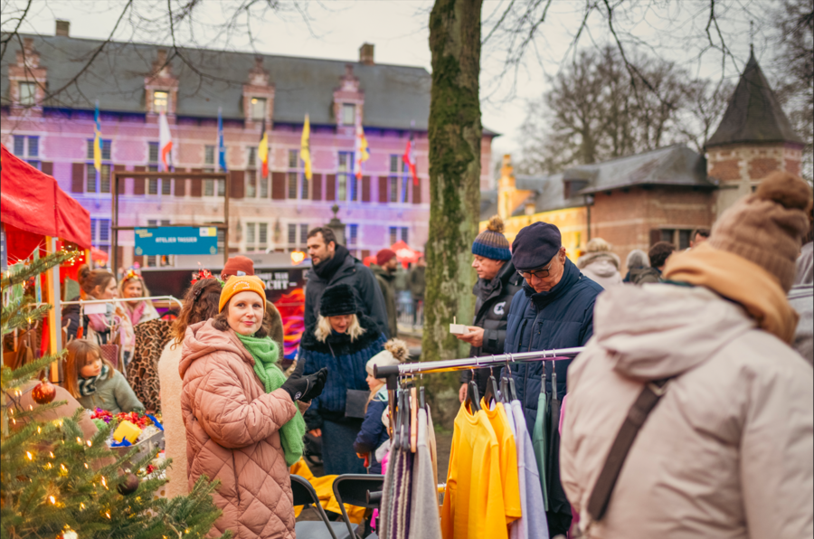 Een sfeerbeeld van de gezellige kerstmarkt tijdens WinterWakker Een sfeerbeeld van de gezellige kerstmarkt tijdens WinterWakker